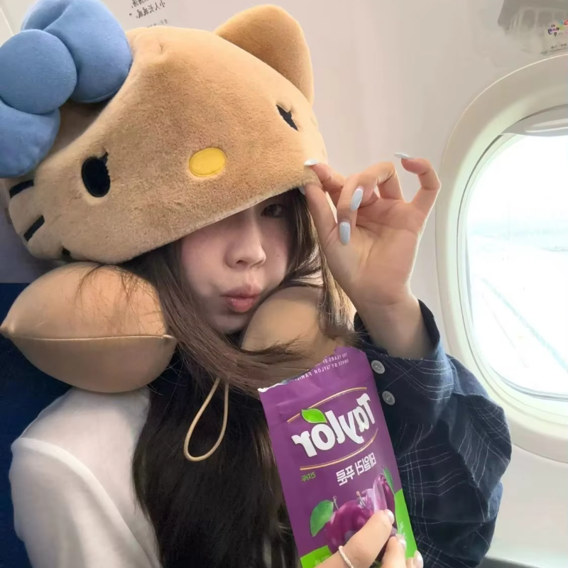 Hello Kitty Hooded Pillow Neck - Tech Accessories For Travel recension och pris
